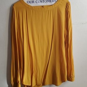ANN TAYLOR LOFT MUSTARD TOP LIGHT WEIGHT